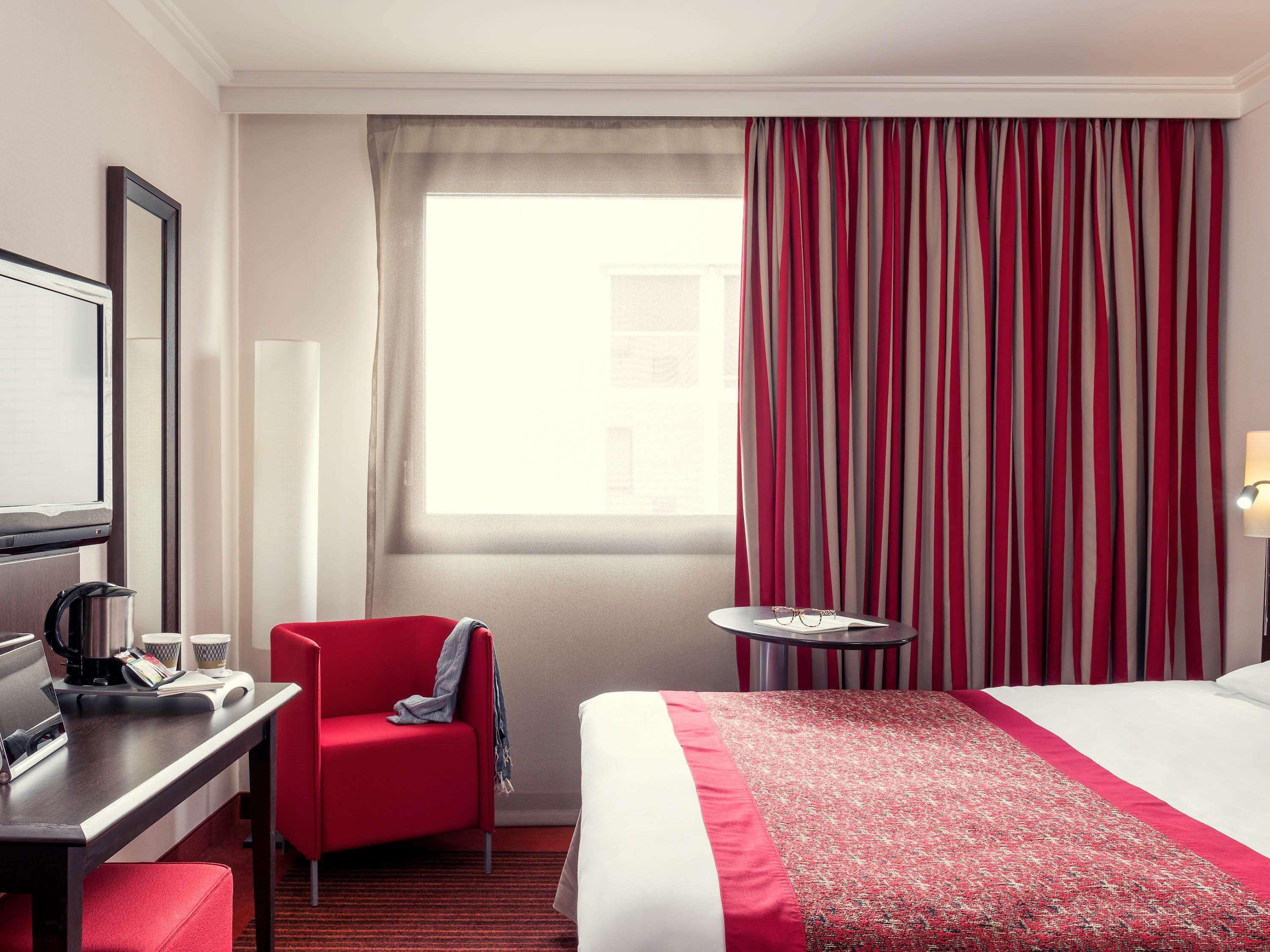 B&B Hotel Saint-Quentin-En-Yvelines Centre Gare 4 Etoiles Montigny-le-Bretonneux Εξωτερικό φωτογραφία