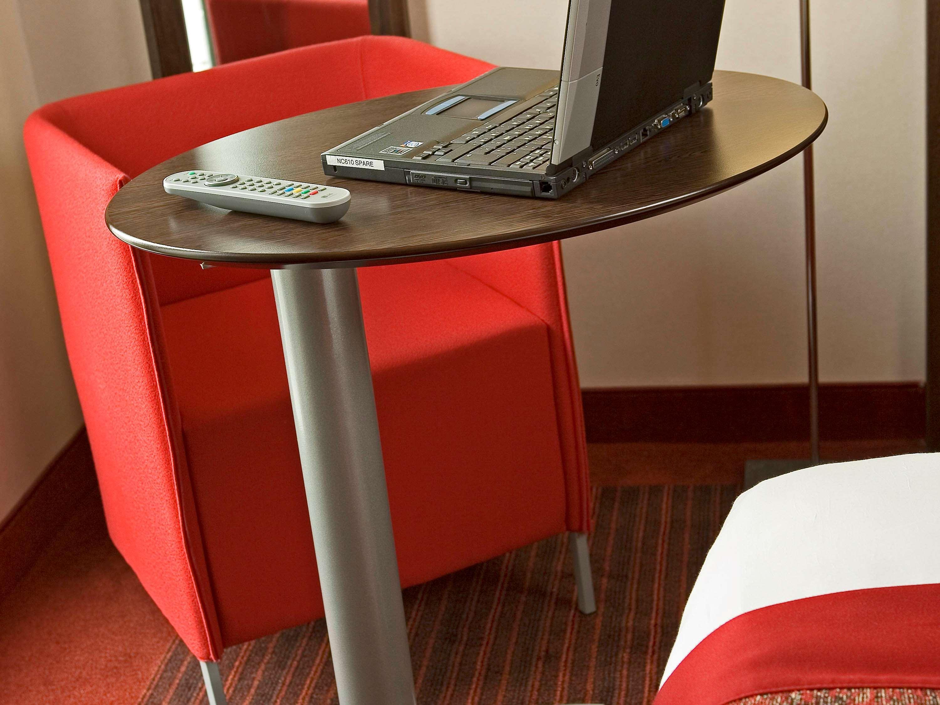 B&B Hotel Saint-Quentin-En-Yvelines Centre Gare 4 Etoiles Montigny-le-Bretonneux Εξωτερικό φωτογραφία