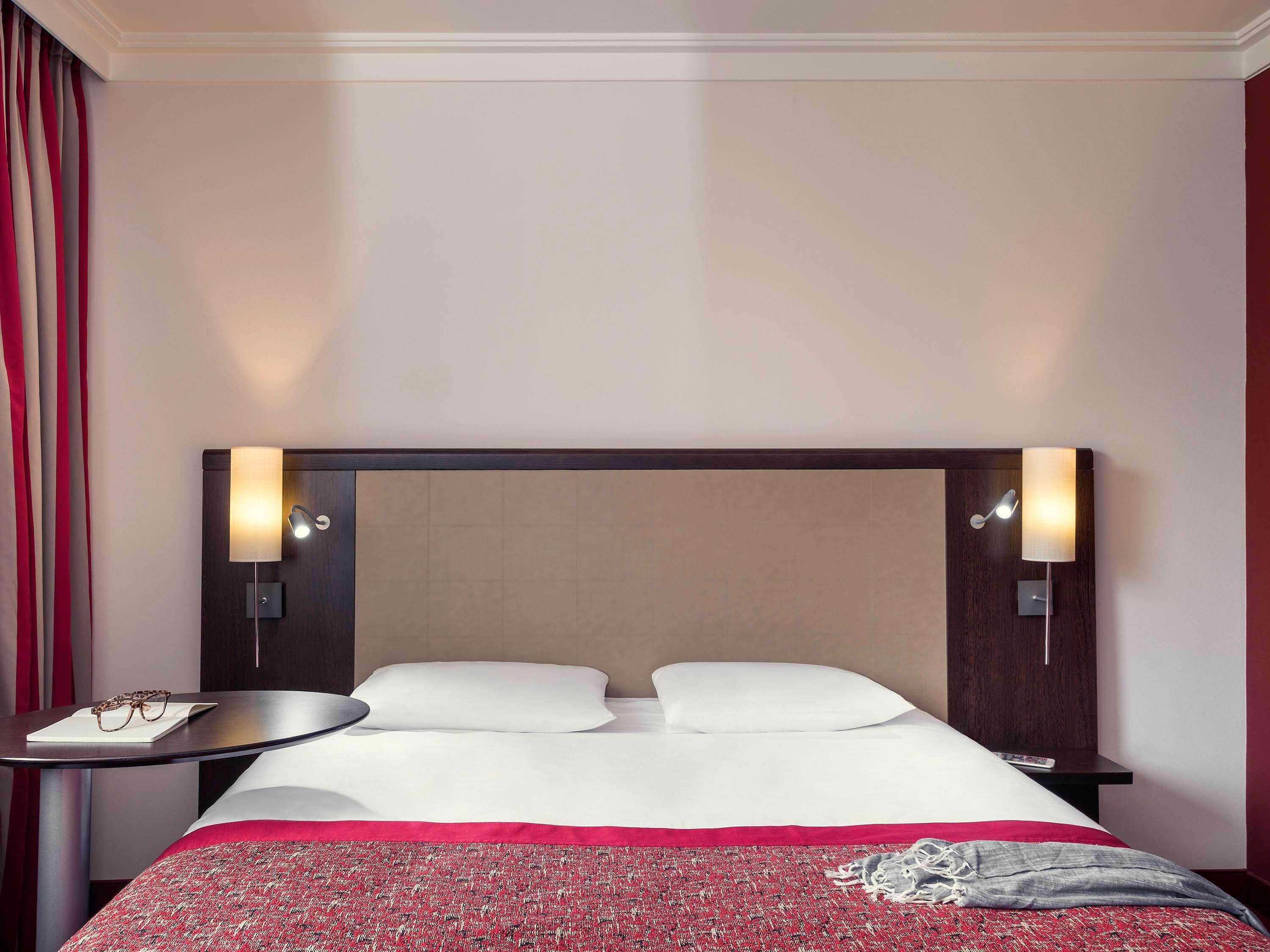 B&B Hotel Saint-Quentin-En-Yvelines Centre Gare 4 Etoiles Montigny-le-Bretonneux Εξωτερικό φωτογραφία
