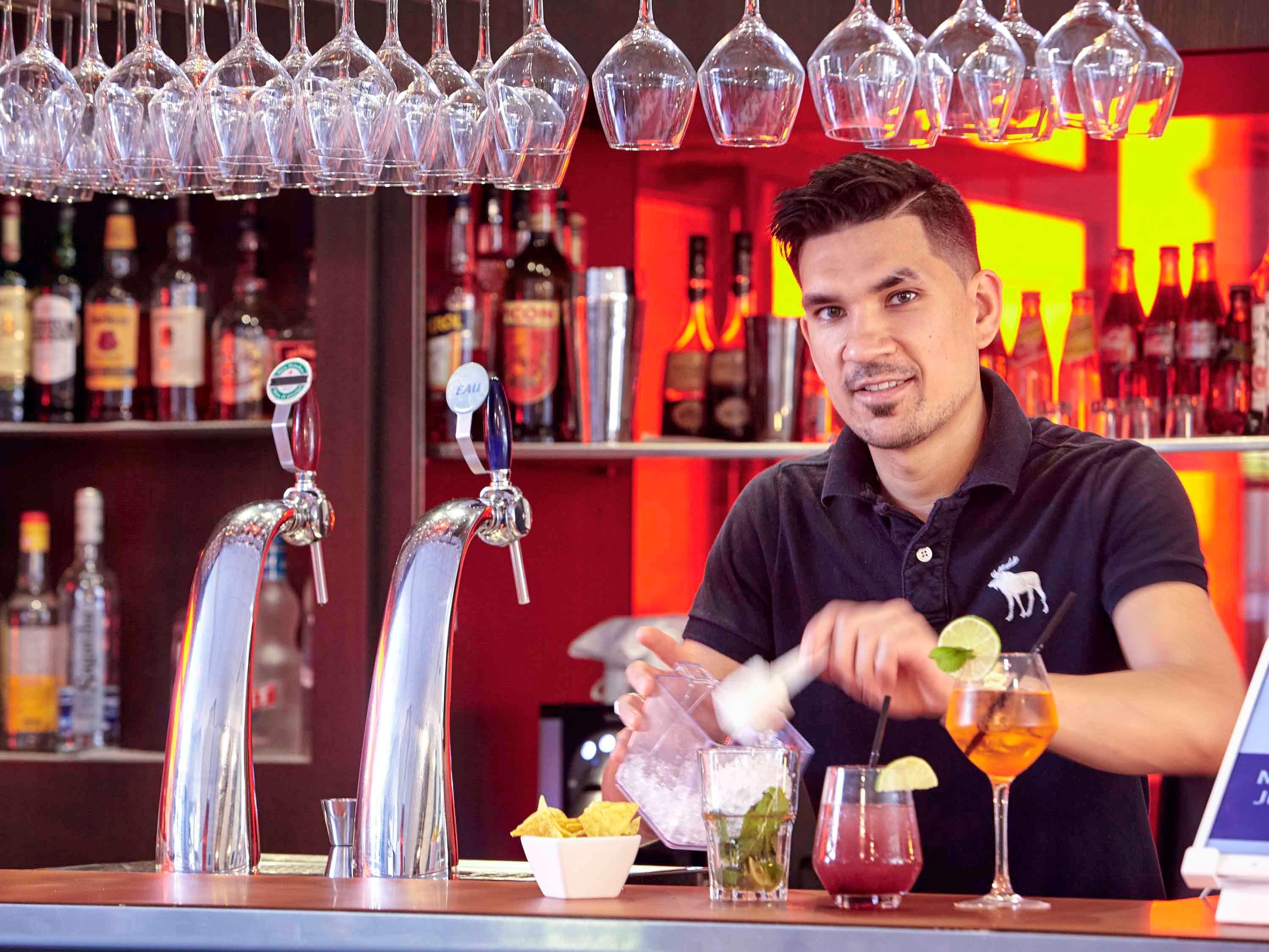 B&B Hotel Saint-Quentin-En-Yvelines Centre Gare 4 Etoiles Montigny-le-Bretonneux Εξωτερικό φωτογραφία
