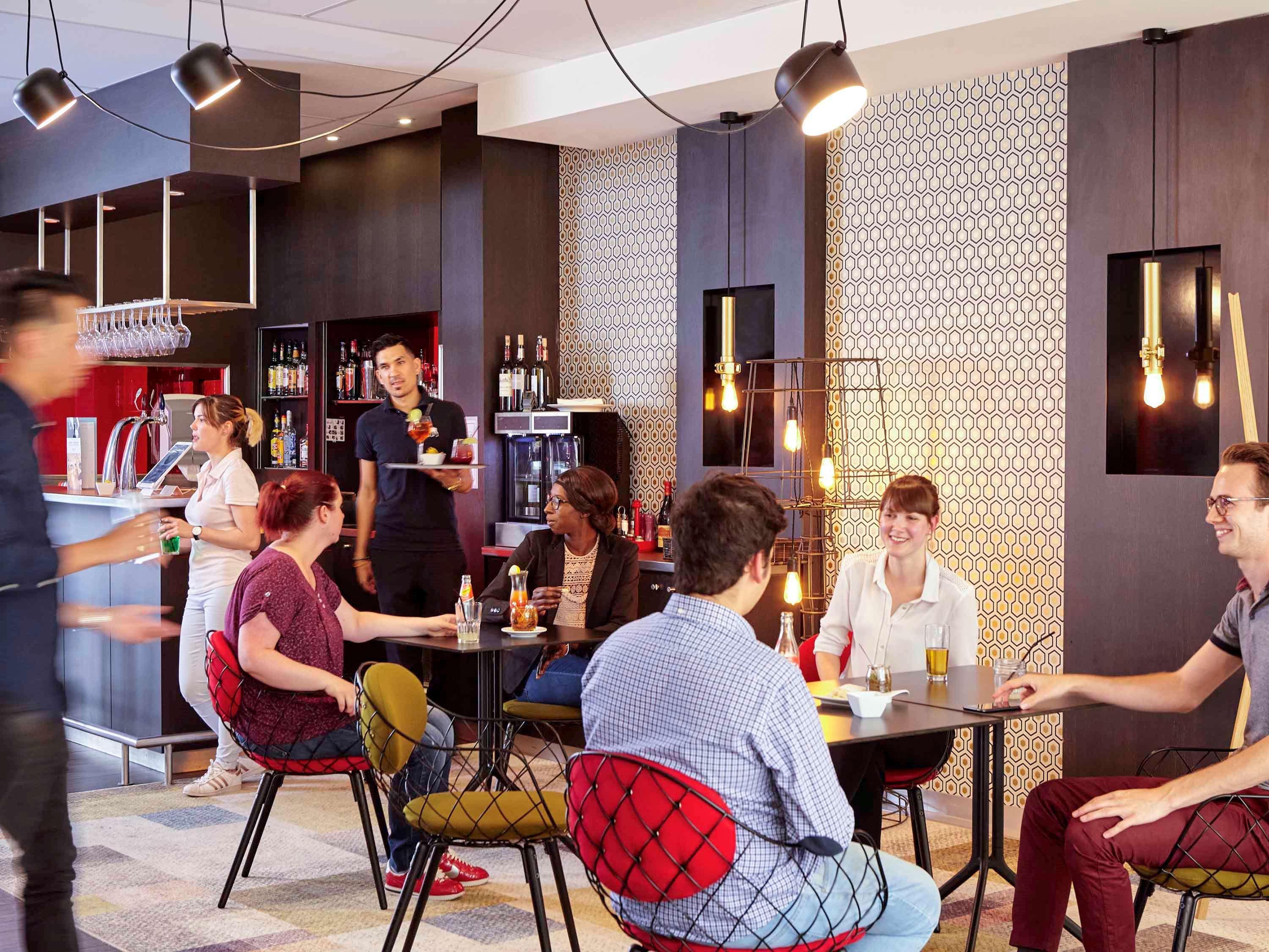 B&B Hotel Saint-Quentin-En-Yvelines Centre Gare 4 Etoiles Montigny-le-Bretonneux Εξωτερικό φωτογραφία