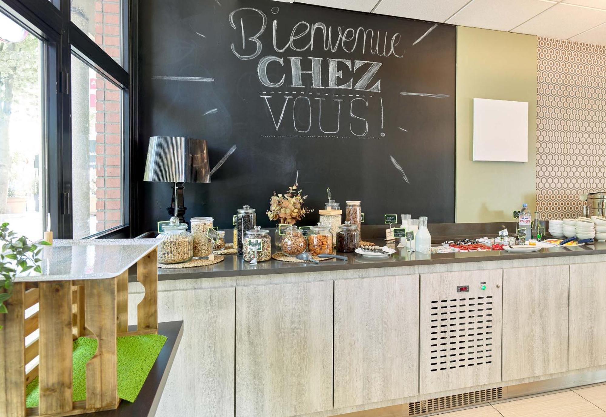 B&B Hotel Saint-Quentin-En-Yvelines Centre Gare 4 Etoiles Montigny-le-Bretonneux Εξωτερικό φωτογραφία