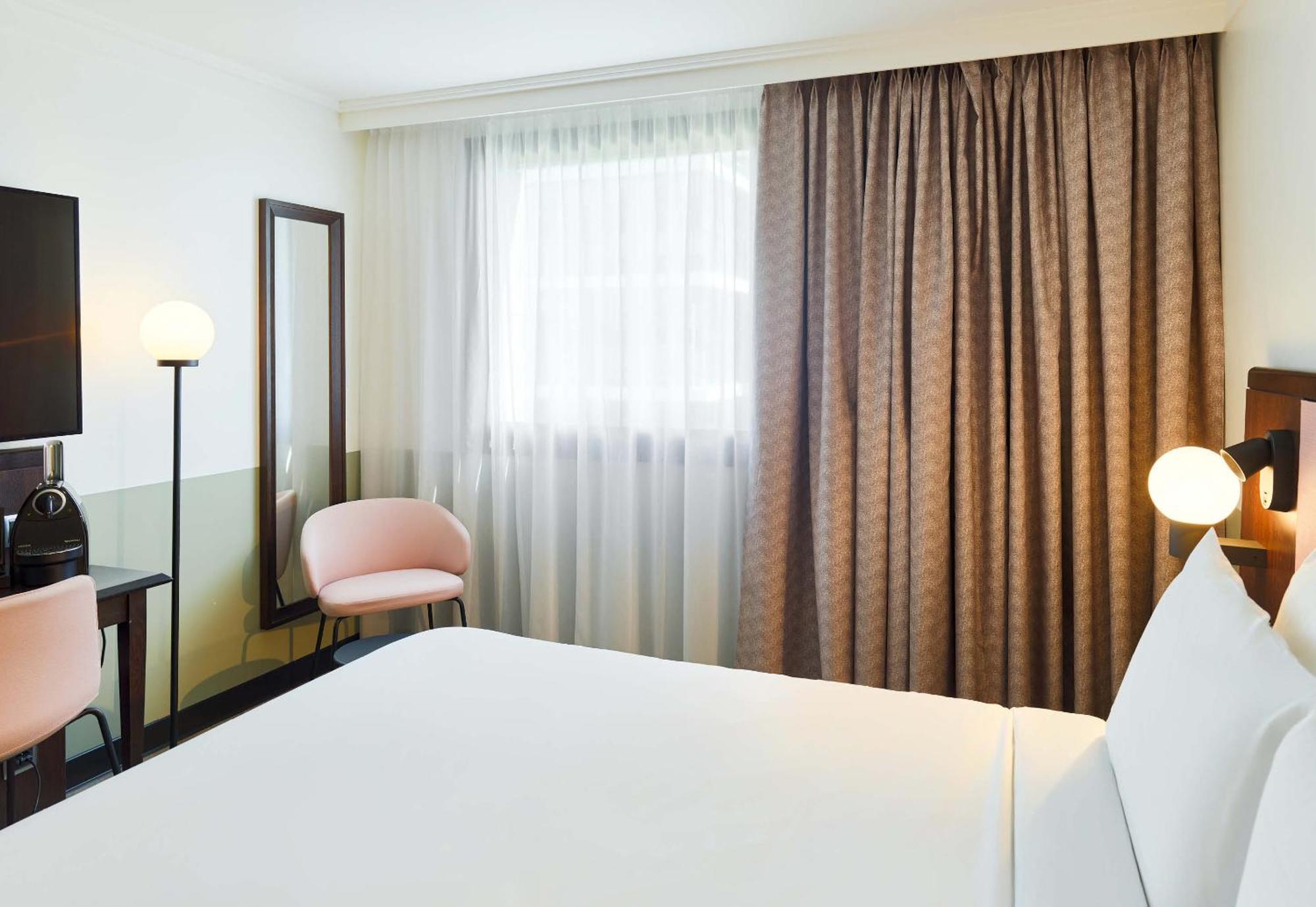 B&B Hotel Saint-Quentin-En-Yvelines Centre Gare 4 Etoiles Montigny-le-Bretonneux Εξωτερικό φωτογραφία
