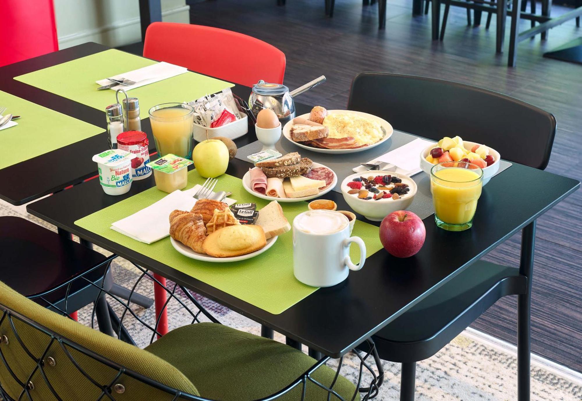 B&B Hotel Saint-Quentin-En-Yvelines Centre Gare 4 Etoiles Montigny-le-Bretonneux Εξωτερικό φωτογραφία